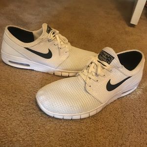 Nike shoes size 10
